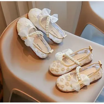 Сандалии Принцессы для девочек; Новинка 2023 года; Летние Детские Босоножки с кружевной вышивкой и жемчужным бантом; Модная Дышащая обувь для девочек